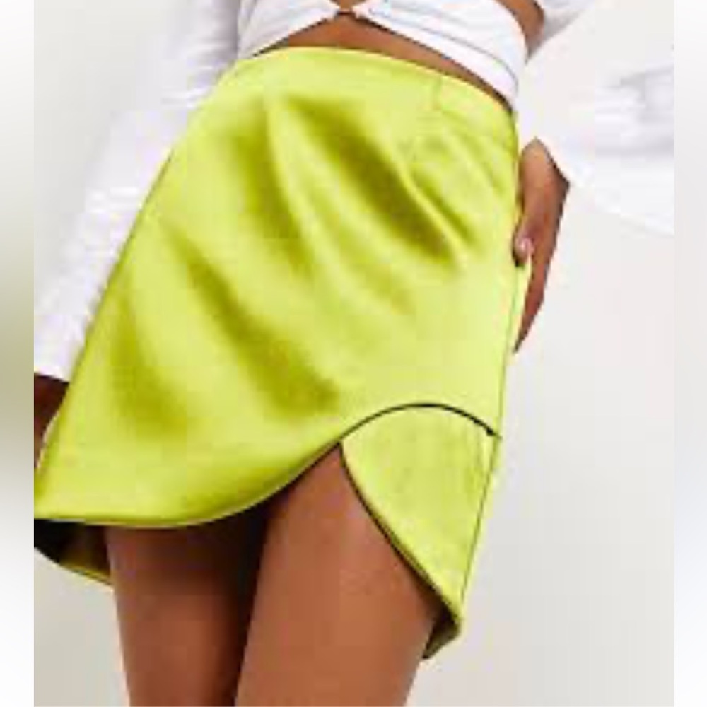 ASOS River Island NWT Lime Green Mini Skirt with Asymmetrical Cut Out Night Out